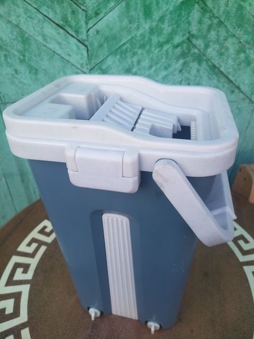 Продам ведро для мытья пола без швабры