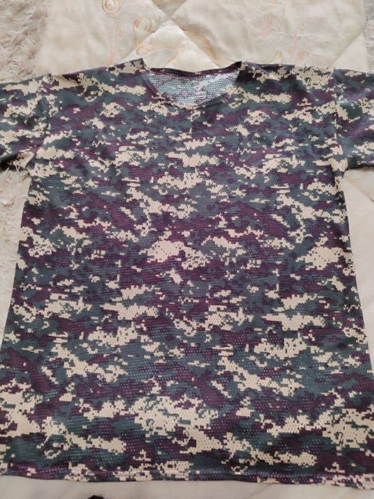 Футболка-сетка камуфляжная мужская в отличном состоянии