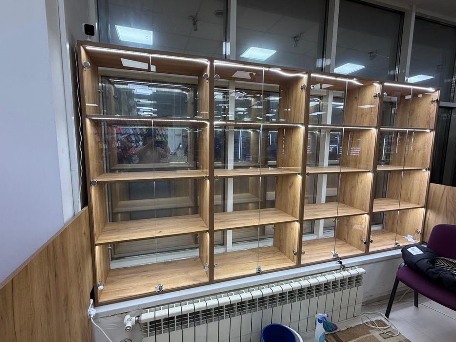 Продам  две витрины в отличном состоянии