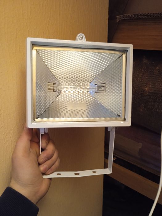 Прожектор гологенный