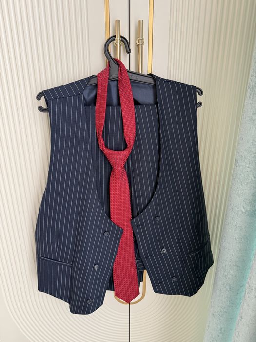 Продам срочно костюм!