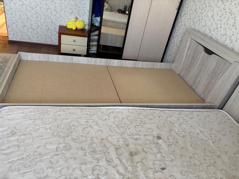 Продам две кровати с матрасами