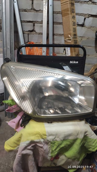 Фары Toyota RAV4