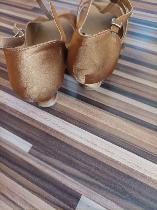 Обувки за латино танци