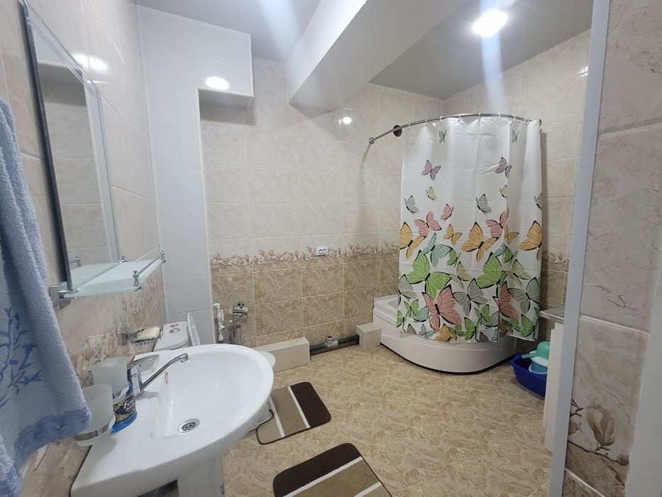 Фаргона Центрда Янги курилган Дом.