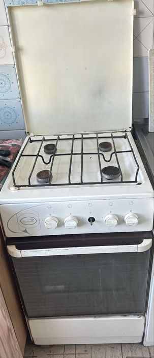 Продаю газовую плиту