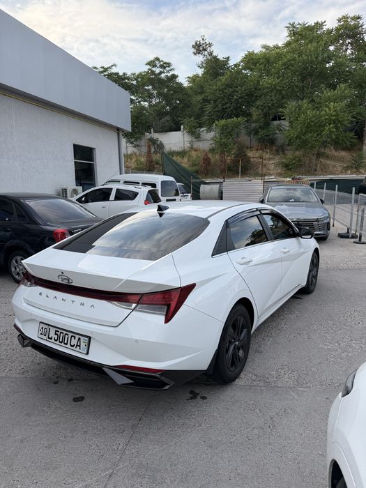 Hyundai elantra 1.6 3pazitsa