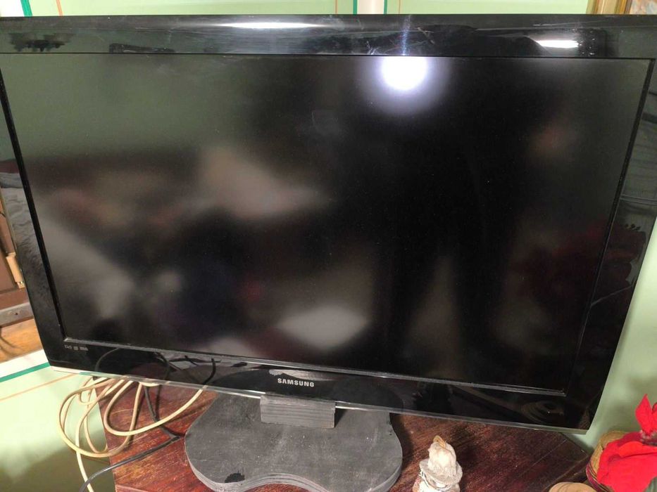 Телевизори Самсунг 40'' и Панасоник 32 ''