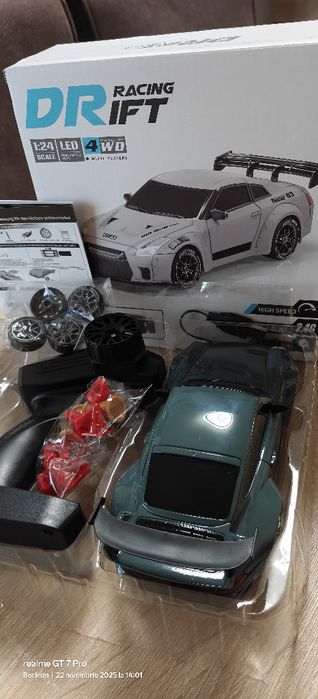 Mașină racing 4×4 cu telecomandă și acumulator, leduri, roti de schimb