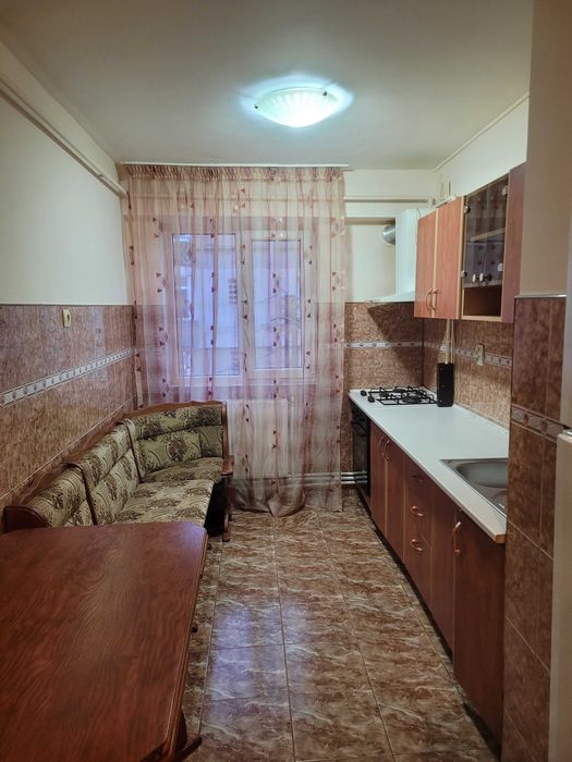 Ofer spre închiriere apartament 2 camere decomandat