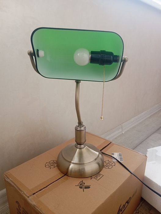 Настольная лампа