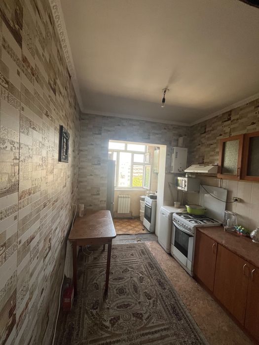 Продаётся  трёх комнатная квартира