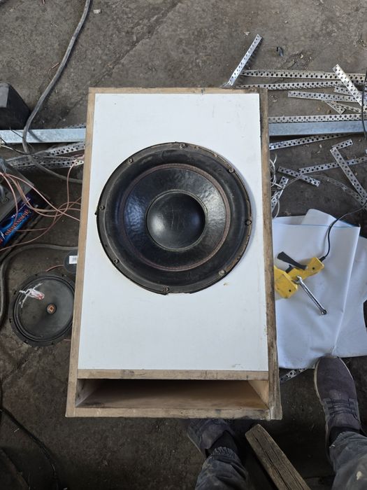 Продам 2 сабуфера