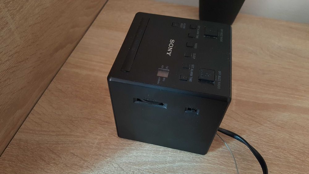 Radio cu ceas Sony ICF C1