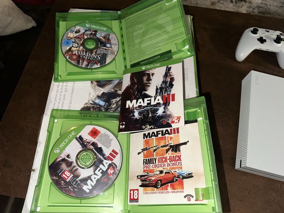 Xbox one slim, 1tb, 2 ani