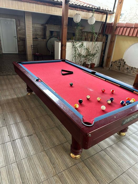 Билярдна маса в отлично състояние + бонус резервни топки