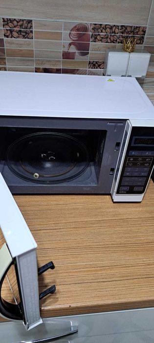 Cuptor cu microunde Sharp