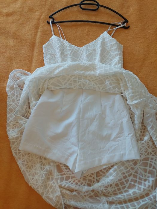 Бяла  елегантна рокля