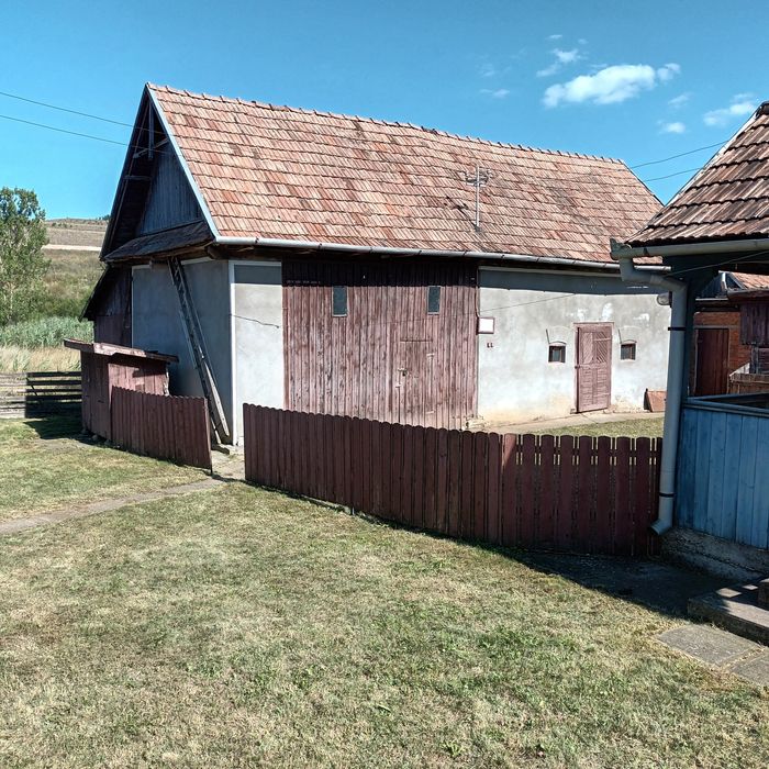 Schimb sau vand casa la tara cu apartament