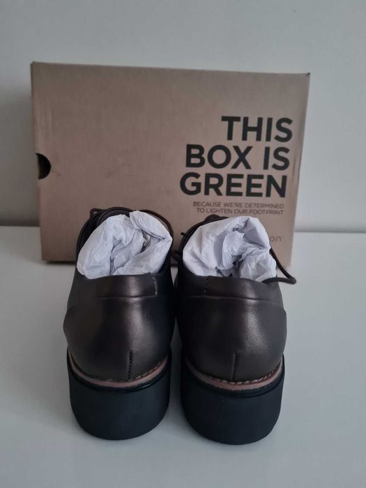 Нови дамски обувки Clarks номер 38