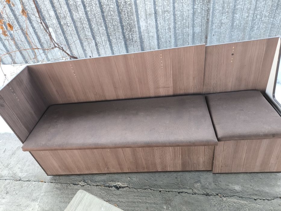 Диван кухонный продам