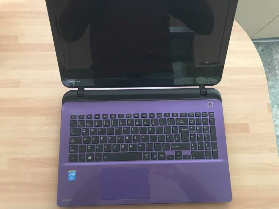 Продавам преносим компютър Toshiba Satellite 15,6 inch - Windows 10