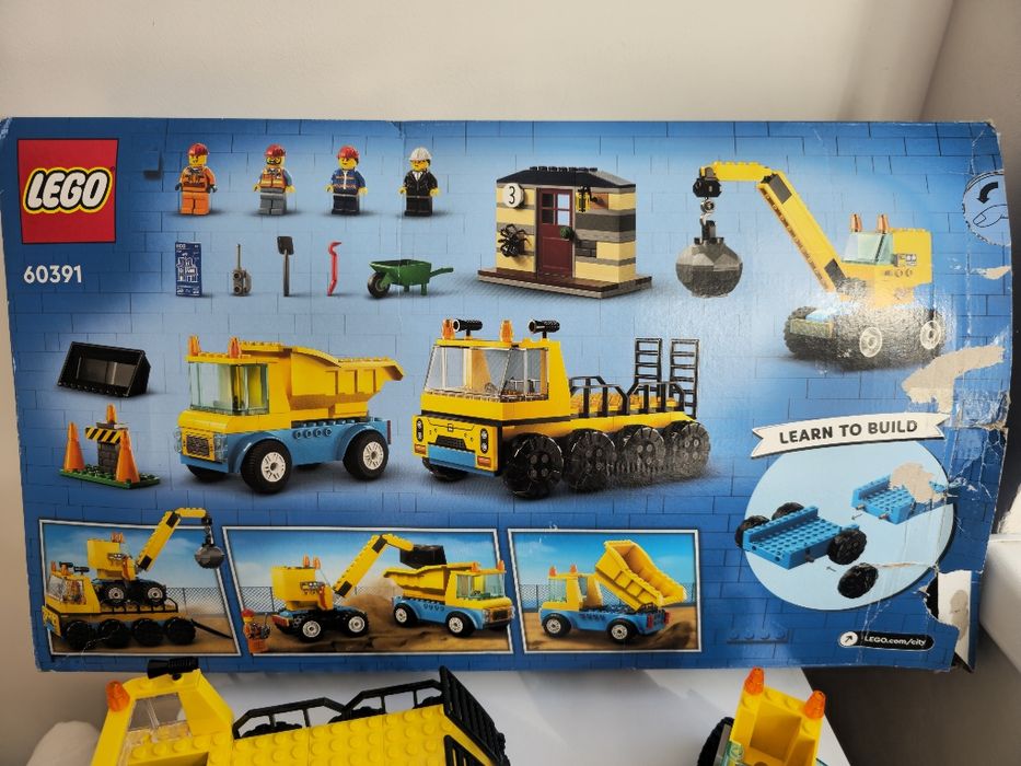 LEGO® City 4+ - Camioane de constructie si macara cu bila pentru demolari 60391, 235 piese