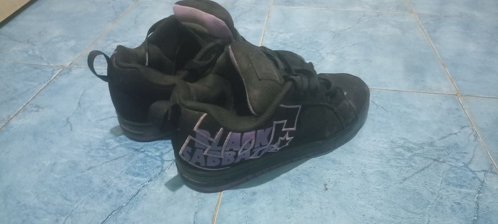 Продам кроссовки DC shoes