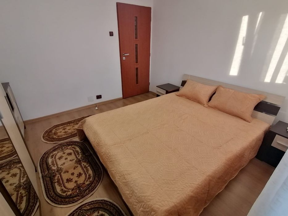 Inchiriez apartament decomandat cu doua camere