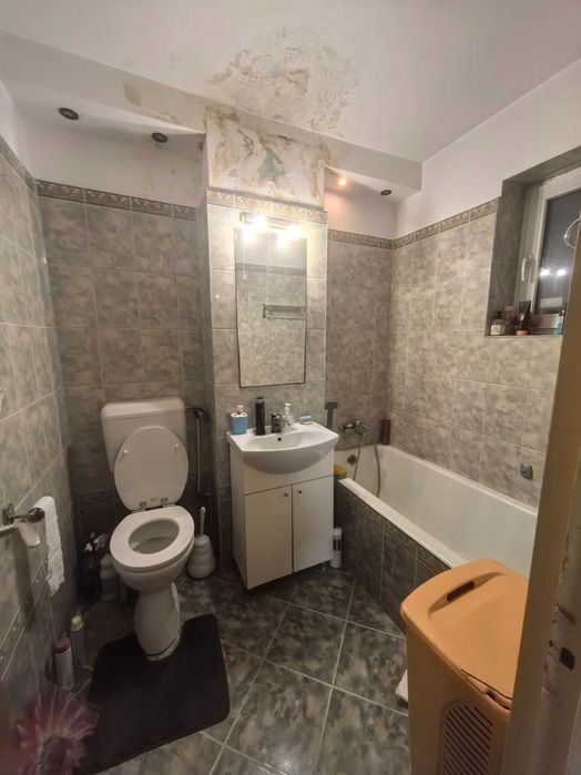 Vand apartament de 2 camere situat în zona Bdul Obregia,