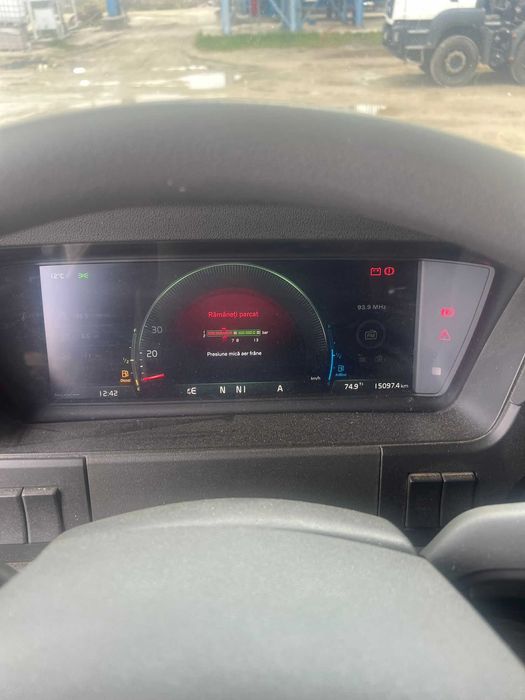 VOLVO 8X4, tracker Hunedoara • OLX.ro
