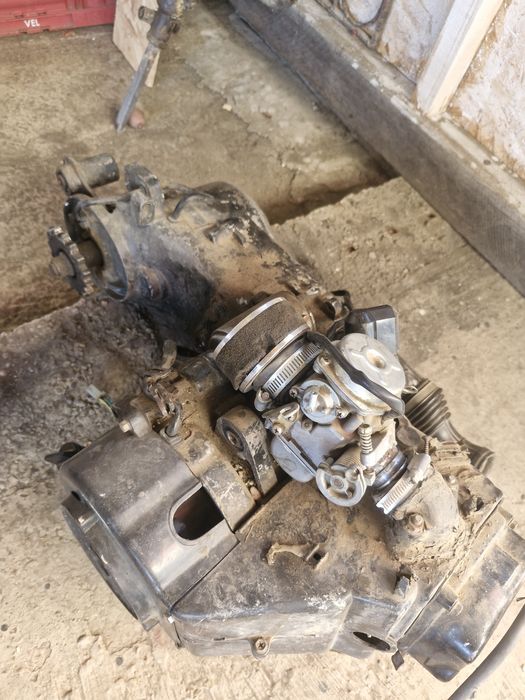 Vând motor de 150cc