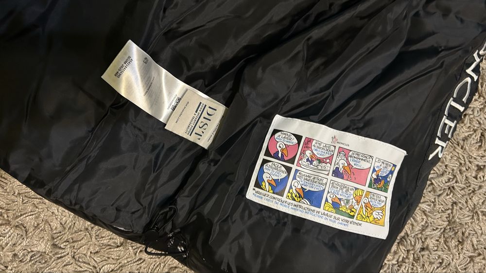 Продам жилетку Moncler