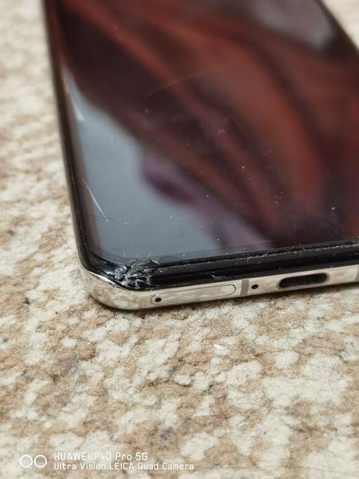 Продавам Huawei P40 Pro със счупен дисплей