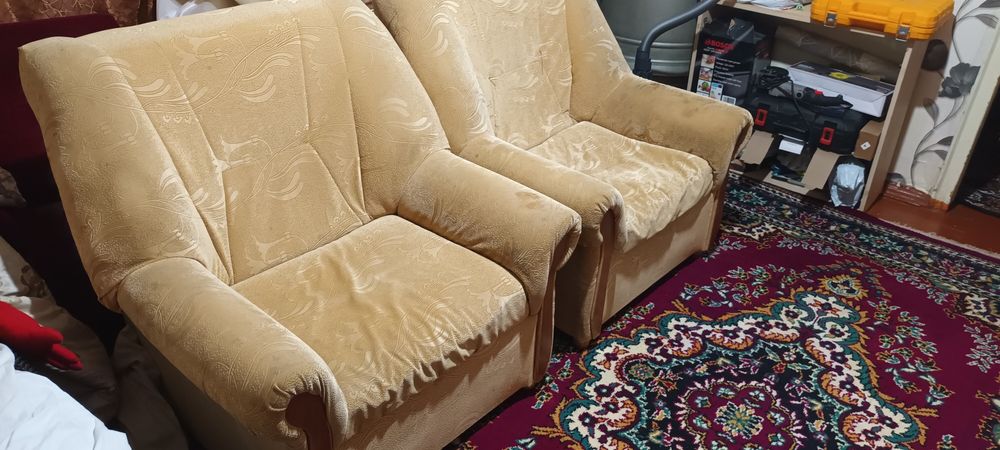 Продаётся диван,кресла.