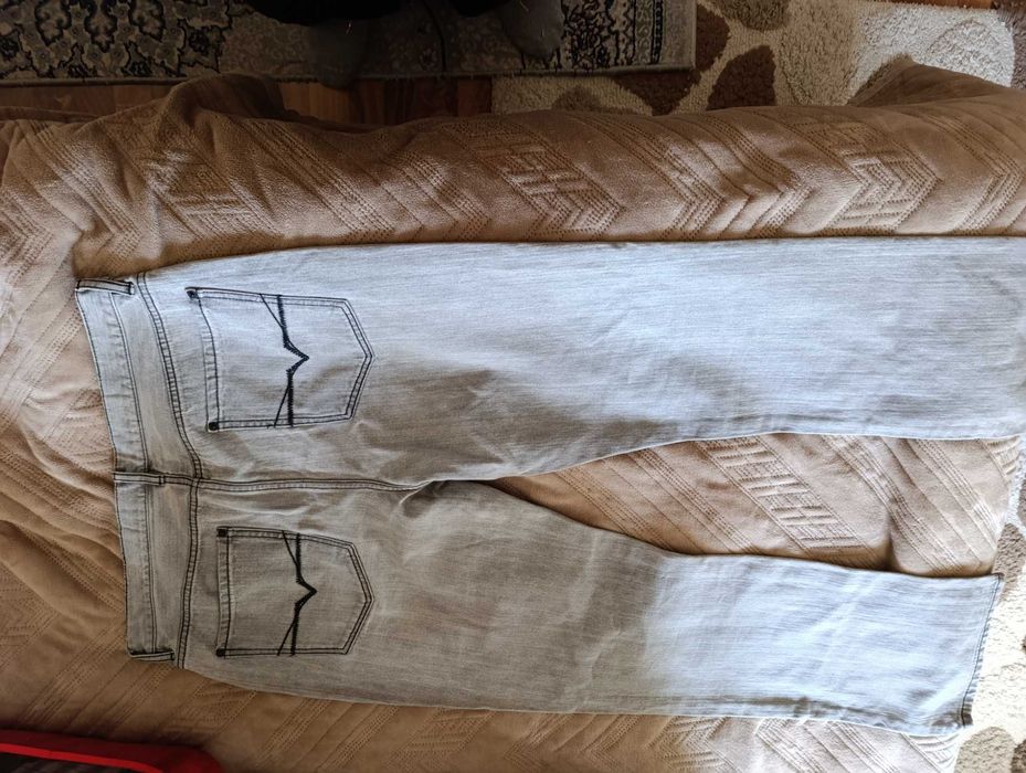 Джинсы,модные!36 размер