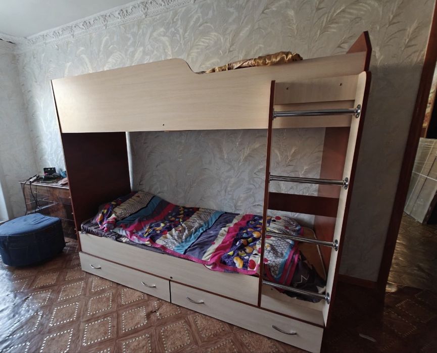 Двухъярусная кровать