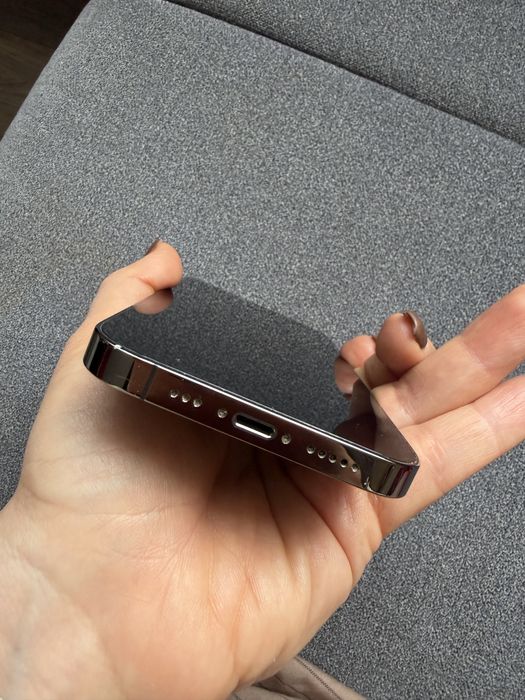 Iphone 13 pro + зарядно - изключително запазен