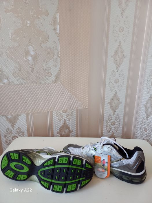 Продаются мужские кросовки