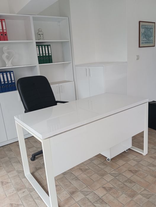 Офис мебели бели