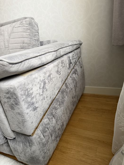 Продаю диван в гостинную