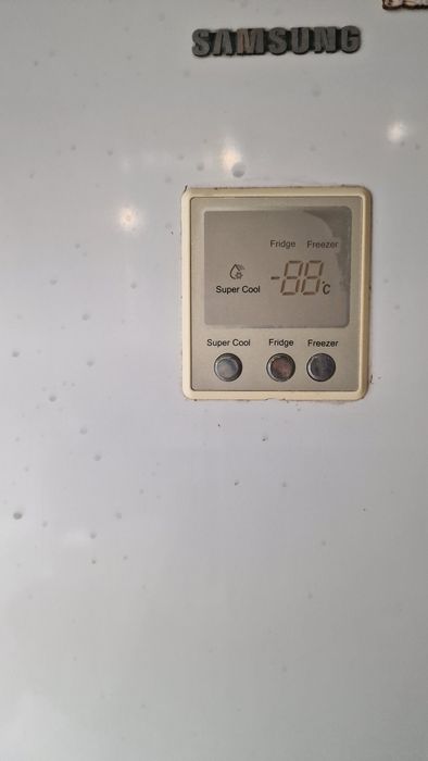 Холодильник Samsung