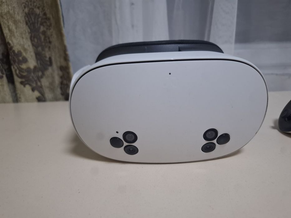 VR-очки с контроллерами в хорошем состоянии