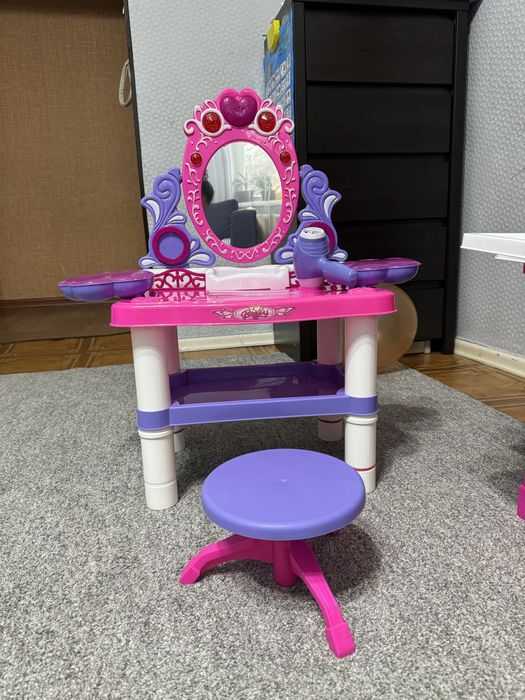 Детский туалетный столик