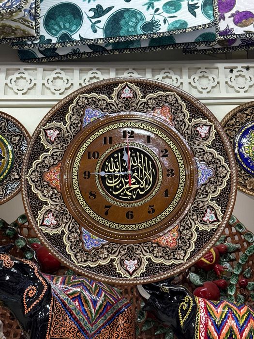 Yong‘oq daraxtidan qo‘lda ishlangan laganlar