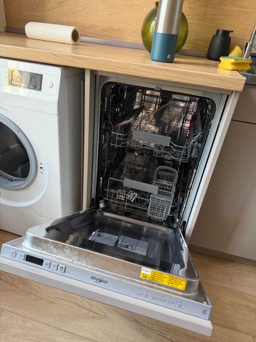 Вградена миялна Whirlpool 6th Sense