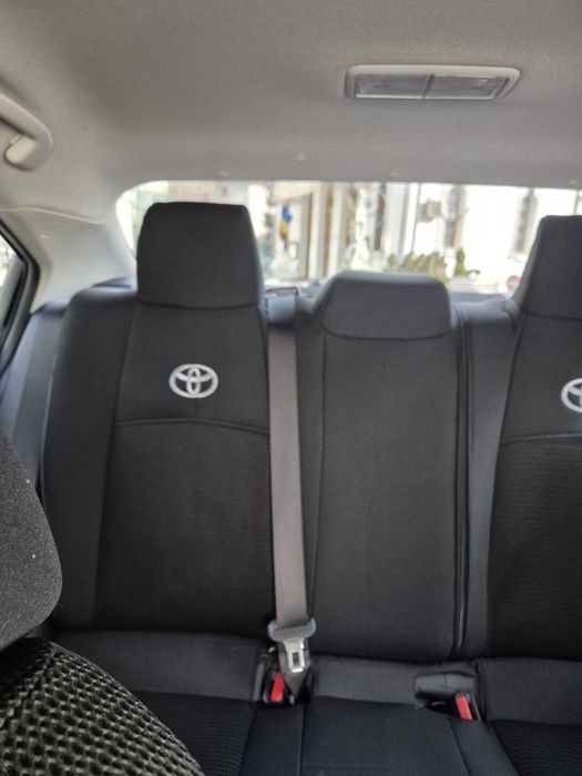 Huse auto Toyota Corolla sedan si Cross, Yaris Cross
