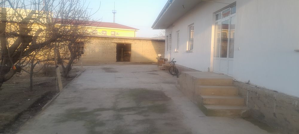 Kattan hovli sotiladi