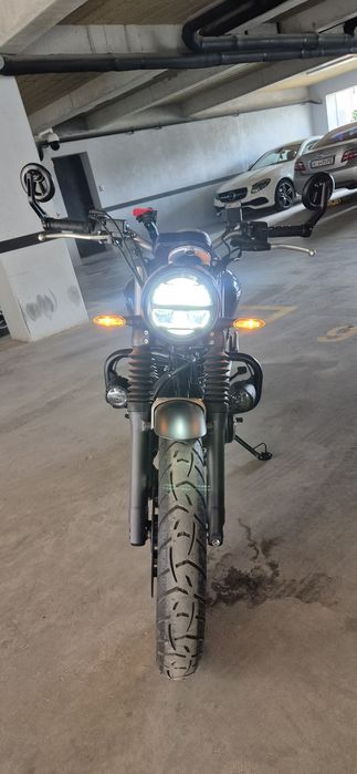 Motocicleta Honda GB 350S cu accesorii originale