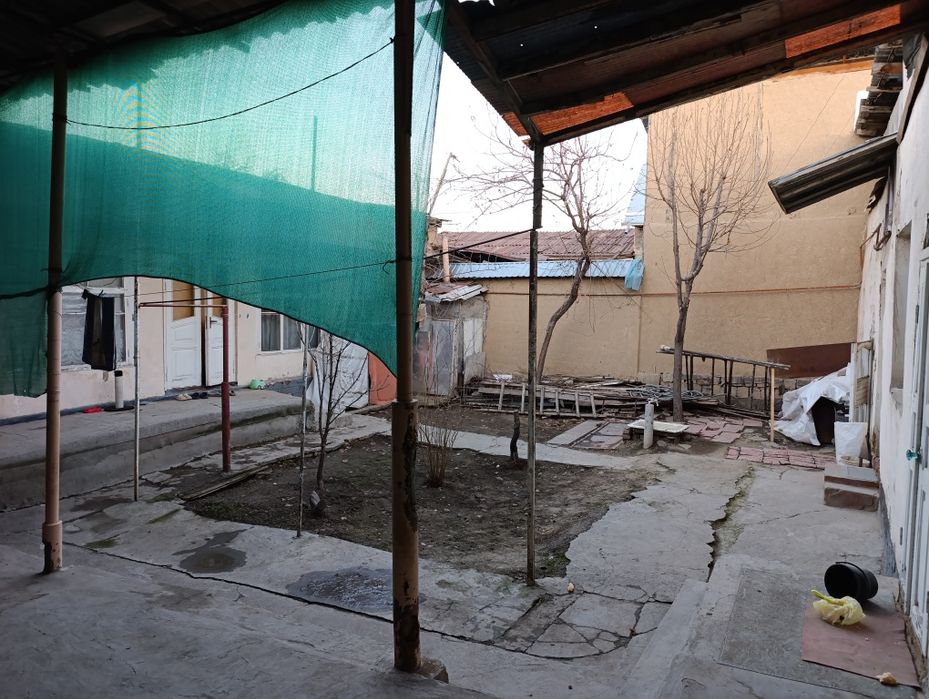 Uy sotiladi Olmozor Tumanida 3 sotix